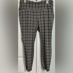 Style & Co. Ladies Plus Plaid Pants in Black and White